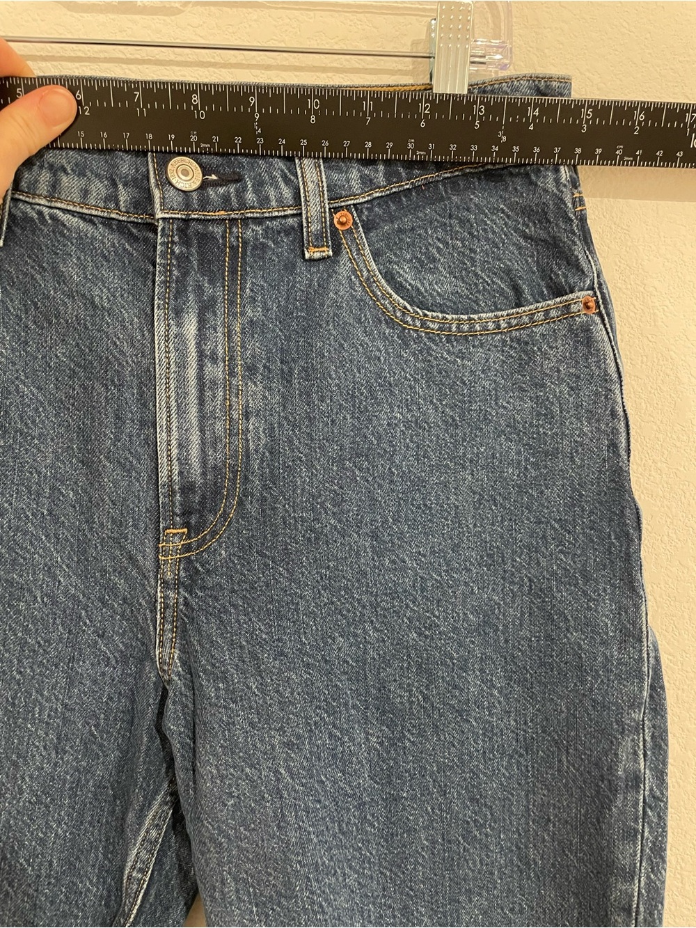 Abercrombie & Fitch Mid Rise Loose 28 Extra Short Jeans - Picture 6 of 9